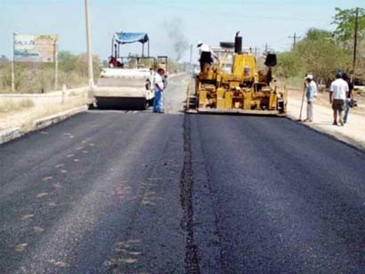 La secretaría realiza acciones de modernización en carreteras de la zona de los cañones ■ foto: : La Jornada Zacatecas