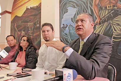 Edith Ortega, Iván de Santiago y Javier calzada ofrecieron conferencia de prensa ■ FOTO: ERNESTO MORENO