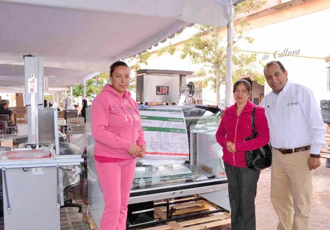 Gerardo Luna Tumoine, responsable del Servicio Nacional del Empleo, señaló que se ha beneficiado a 392 personas con apoyo para crear sus negocios ■ foto: La Jornada Zacatecas