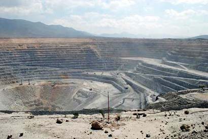Aspectos de mina a tajo abierto, en el municipio de Mazapil ■ foto: LA JORNADA ZACATECAS