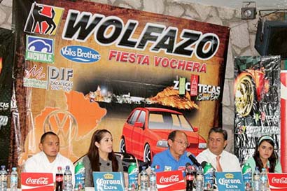 Conferencia de prensa de la exposición automovilística ■ FOTO: LA JORNADA ZACATECAS