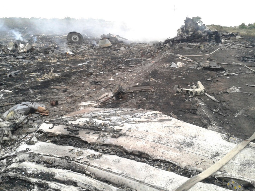 Restos del avión Malaysia Airlines Boeing 777 en Grabovo, región de Donetsk. Foto Reuters