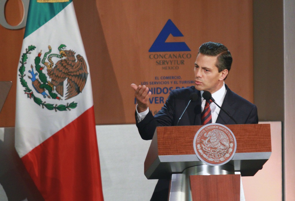 El presidente Enrique Peña Nieto, durante la ceremonia de toma de protesta del comité ejecutivo y del consejo directivo de la Concanaco-Servytur. Foto: La Jornada