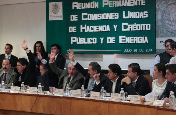 Diputados de las comisiones unidas de Energía y Hacienda en la sesión de ayer sábado. Foto: José Antonio López
