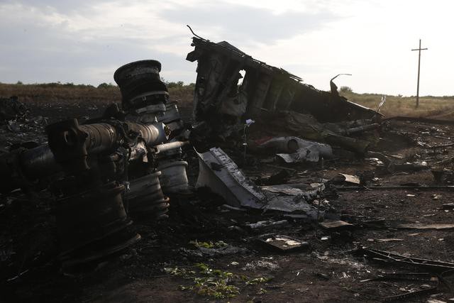 Restos del avión de Malasya Airlines en Ucrania. Foto Reuters