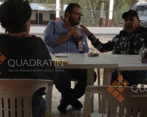 Imagen tomada del video difundido por la agencia Quadratín, en el que aparecen Rodrigo Vallejo Mora –hijo del ex gobernador de Michoacán Fausto Vallejo– y Servando Gómez Martínez, 'La Tuta', líder de 'Los caballeros templarios'