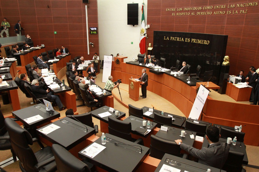 Trabajo en comisiones donde fueron aprobados por PRI y PAN los dictámenes de las leyes secundarias en materia energética. Foto: La Jornada