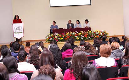 Aspecto de las conferencias para trabajadores sociales, realizadas en el IZC ■ FOTO: LA JORNADA ZACATECAS