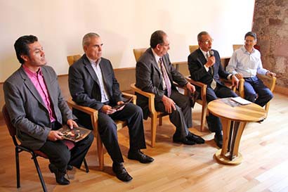Conferencia de prensa donde autoridades en materia de cultura de Zacatecas y Durango hicieron el anuncio del evento ■ foto: La Jornada Zacatecas