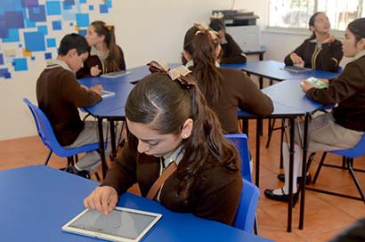 Los alumnos podrán usar 31 tabletas Samsung, dos pantallas de 70 pulgadas, entre otra cosas ■ FOTO: ANDRÉS SÁNCHEZ