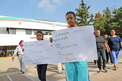 Las inconformes dicen que no fueron atendidas; amagan con bloquear hoy la escuela, ubicada en Guadalupe ■ FOTO: ANDRÉS SÁNCHEZ
