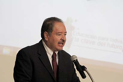 Marco Vinicio Flores Chávez, secretario de Educación ■ foto: ernesto moreno