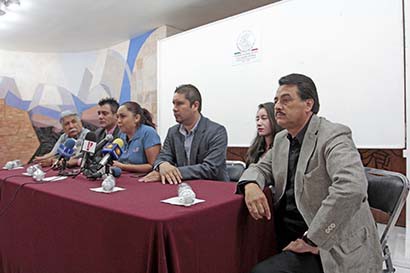 Cristina Edith Camarillo, egresada de la UPN, resultó apta para ser contratada; ofreció una conferencia de prensa ■ foto: ernesto moreno