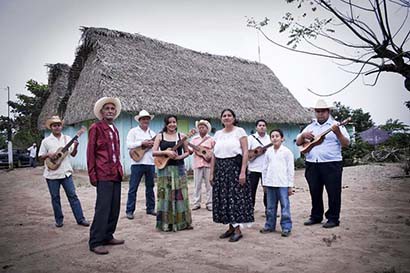 Fotograma del film Los soneros de Tesechoacán ■ FOTO: LA JORNADA ZACATECAS
