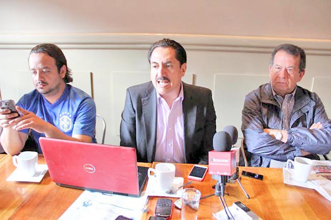 Camerino Eleazar Márquez, en conferencia de prensa ■ foto: andrés sánchez