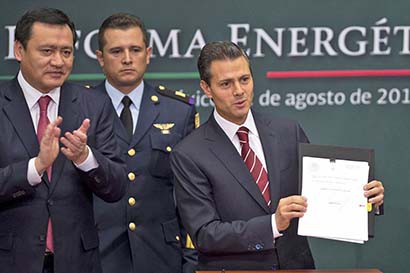 Peña Nieto, dijo Ibarra Reyes, juega su credibilidad, su imagen pública y su futuro político con la Reforma Energética ■ foto: La Jornada Zacatecas