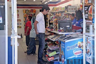Otros dos robos fueron reportados a tiendas de conveniencia ■ foto: LaJornada Zacatecas