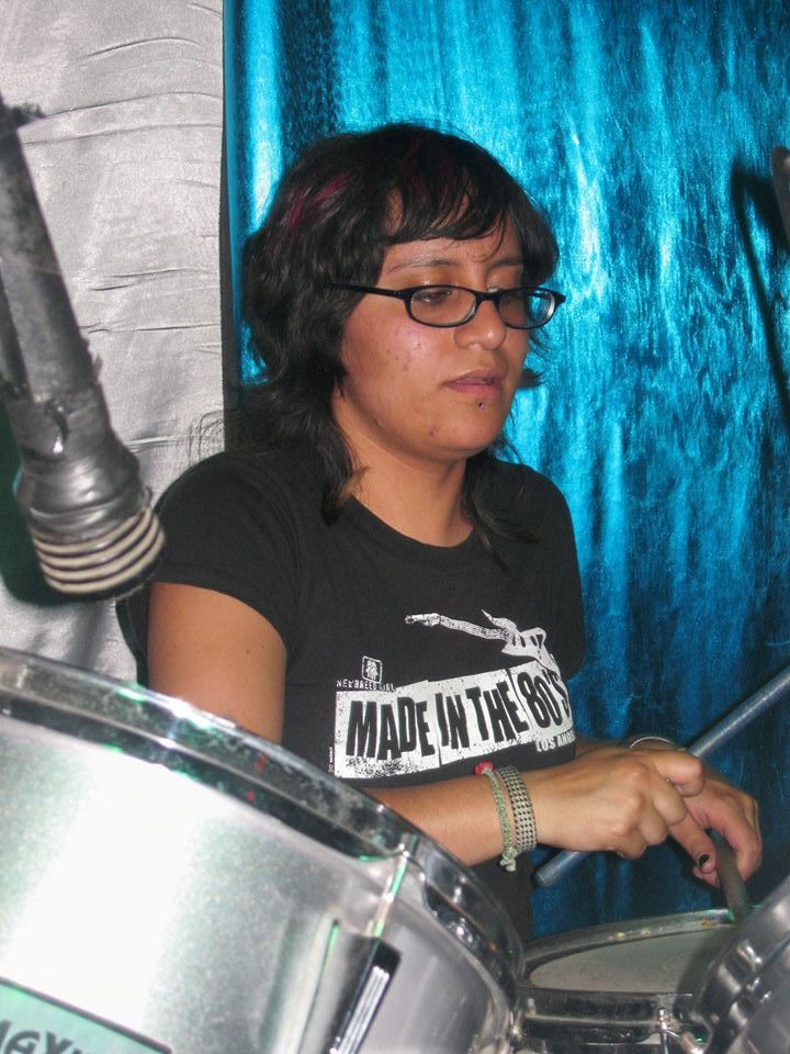 Tania Lozano, quien fue baterista de la ya desaparecida banda Ninfa y quien ha participado con Luis Díaz Leaños y su Ensamble Azul, así como con Morket