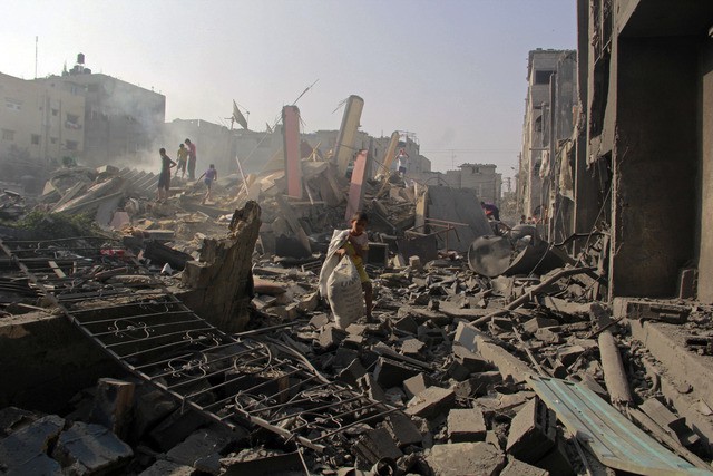Escombros de casas destruidas por la ofensiva israelí en Rafah. Foto Ap