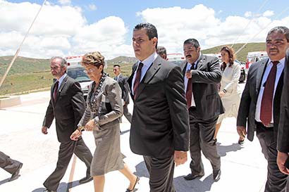 El gobernador y Mercedes Juan López ■ fotos: andrés sánchez y ernesto moreno