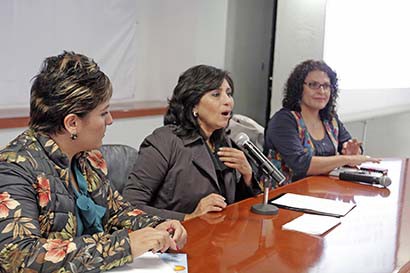 La brecha de las mujeres en la política es aún muy amplia, señaló la consejera presidenta del IEEZ ■ FOTO: ERNESTO MORENO