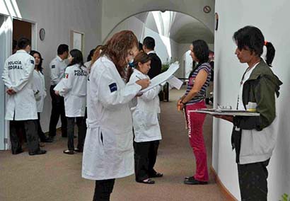 Aspectos del proceso de reclutamiento que se realizó los días 10 y 11 de septiembre, en el Palacio de Convenciones ■ foto: La Jornada Zacatecas