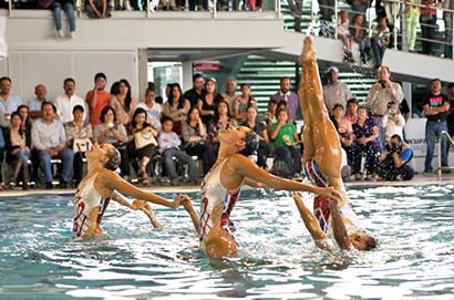 Las nadadoras hicieron gala de las acrobacias que han estado preparando para la próxima competencia internacional ■ FOTOS: MIGUEL ÁNGEL NÚÑEZ