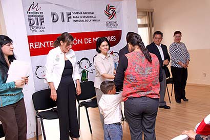 Autoridades durante el evento de adopción ■ FOTO: LA JORNADA ZACATECAS