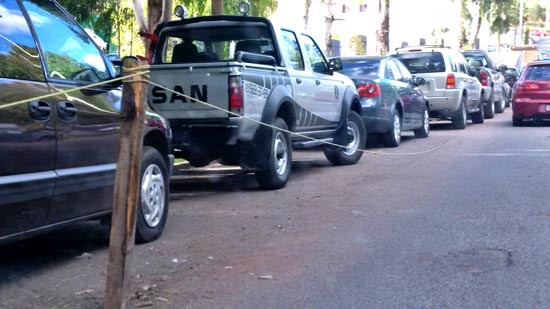 En la temporada de feria es común que los estacionamientos privados y los terrenos baldíos sean aprovechados por sus propietarios para obtener un ingreso extra ■ foto: Carlos Navarrete
