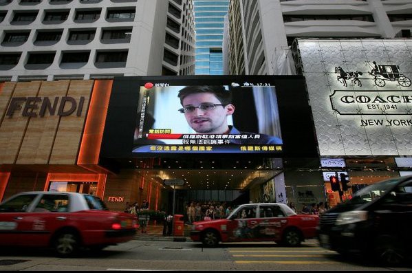 Imagen en la televisión de Hong Kong de Edward Snowden en junio de 2013. Foto Ap