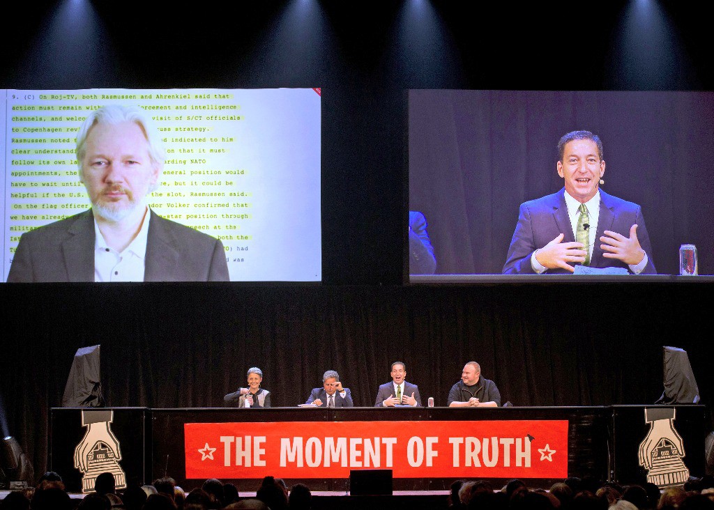 El fundador del sitio Wikileaks, Julian Assange (arriba a la izquierda), durante una videoconferencia para un foro en Auckland, Nueva Zelanda, el 15 de septiembre de 2014. Foto Ap