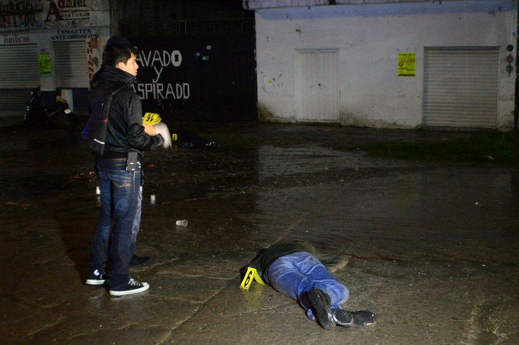 La noche del viernes ocurrió un ataque en Iguala, Guerrero, que dejó un saldo de seis muertos; dos de ellos normalistas. Foto: La Jornada