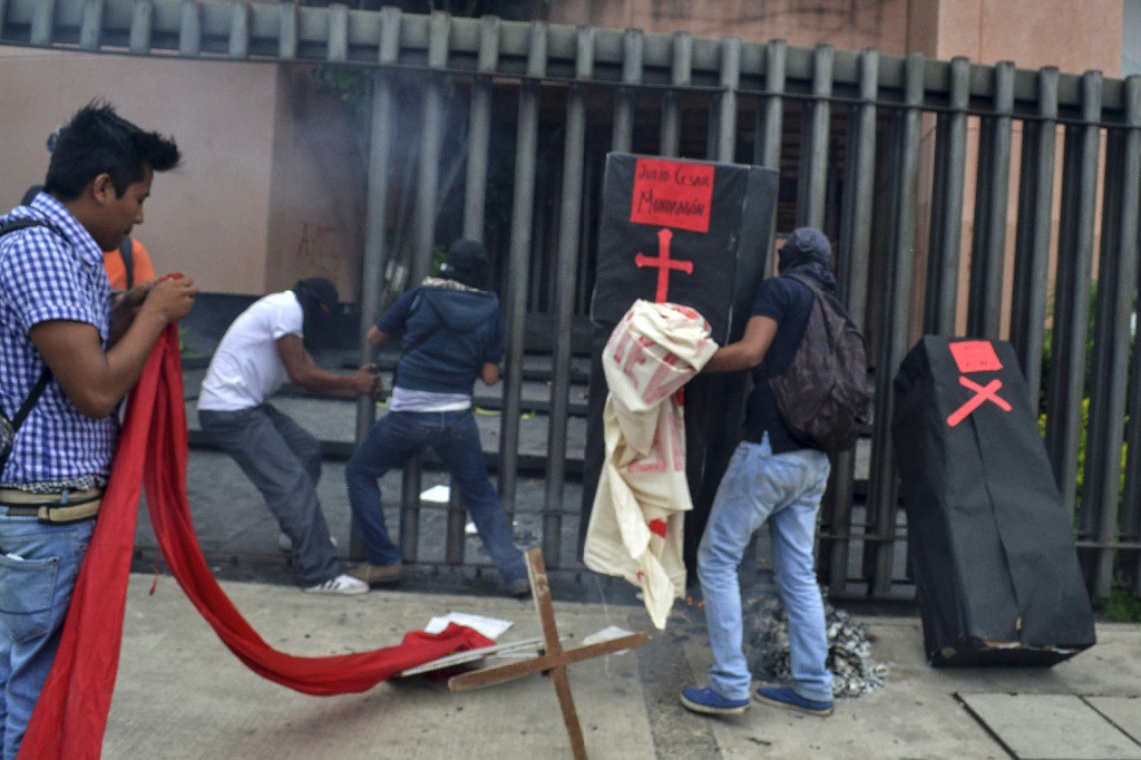 Estudiantes de Ayotzinapa realizaron una manifestación en Chilpancingo, el 29 de septiembre de 2014. Foto José I. Hernández / Cuartoscuro