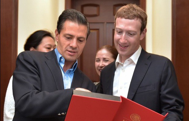 El presidente Enrique Peña Nieto y Mark Zuckerberg, fundador de la red social Facebook, en la visita del segundo a Los Pinos. Foto Xinhua