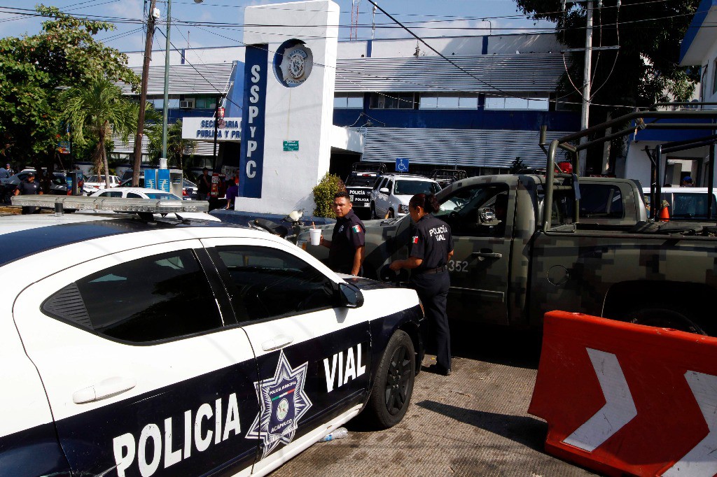 Agentes policiacos municipales de Acapulco, Guerrero, fueron sometidos a diversos exámenes en mayo pasado con miras a integrarse al mando único de la región. Foto Cuartoscuro / Bernardino Hernández