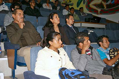 Alumnos y profesores de la Unidad Académica de Ingeniería ■ foto: La Jornada Zacatecas