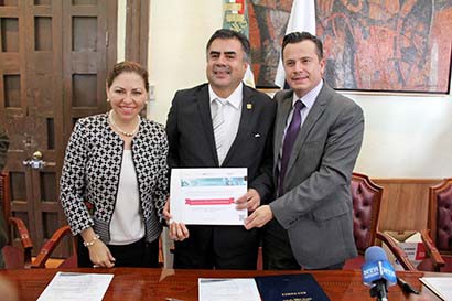 Patricia Salinas Alatorre, Armando Silva Cháirez y Eduardo López Carrillo ■ foto: andrés sánchez