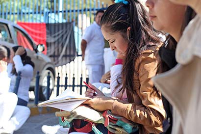 Los estudiantes señalaron que existe la posibilidad de mantener la toma ■ FOTO: ANDRÉS SÁNCHEZ