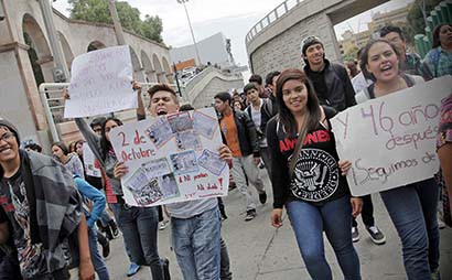 Los sanmarqueños marcharon desde la Seduzac hasta Plaza Bicentenario ■ FOTO: MARTÍN CATALÁN LERMA