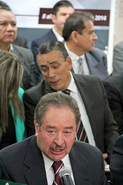 Marco Vinicio Flores, en su comparecencia ante legisladores, aseveró que ya no tiene aviadores y que se ha regulado a los maestros comisionados ■ FOTO: ANDRÉS SÁNCHEZ