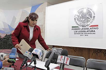 La diputada Soledad Luévano ofreció conferencia de prensa este miércoles ■ FOTO: ERNESTO MORENO