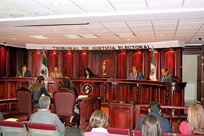 Imagen de sesión en el Tribunal de Justicia Electoral del Estado de Zacatecas ■ foto: La Jornada Zacatecas