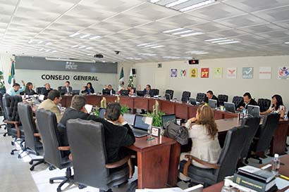 El Consejo General del IEEZ aprobó un anteproyecto de gastos para los partidos políticos con una reducción de 46% para 2015 ■ FOTO: LA JORNADA ZACATECAS