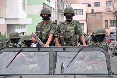 El personal militar y policiaco inició el operativo después de las 9 horas ■ foto: La Jornada Zacatecas