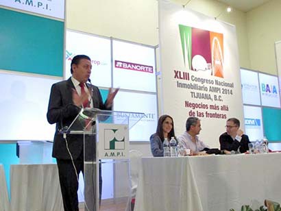 Pedro Inguanzo González, secretario de Turismo, durante el anuncio de Zacatecas como sede del próximo evento ■ foto: LA JORNADA ZACATECAS