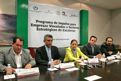 Autoridades y representantes de empresas durante el anuncio del programa ■ FOTO: LA JORNADA ZACATECAS