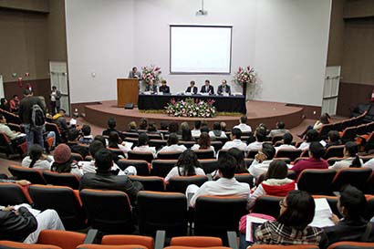 El Congreso Día Mundial del Médico 2014 se desarrolló en el auditorio del Hospital General ■ FOTO: ANDRÉS SÁNCHEZ