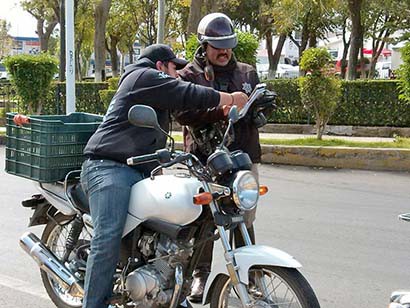 Invitarán a los conductores de motocicleta a usar equipo protector ■ foto: La Jornada Zacatecas