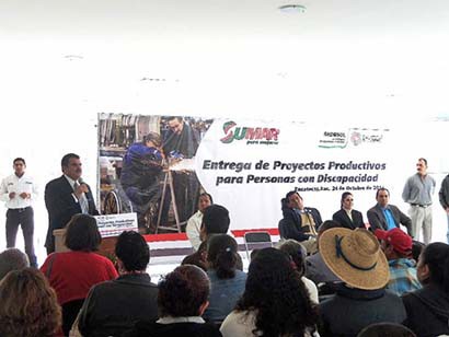 Se dará capacitación a beneficiarios del programa, señaló José María González Nava durante el evento ■ foto: La Jornada Zacatecas