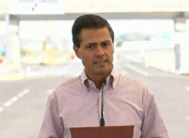 Enrique Peña Nieto durante durante la inauguración de un libramiento carretero en Coahuila. Foto Presidencia